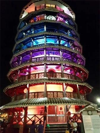 Thăm tháp nghiêng 136 năm tuổi của Malaysia