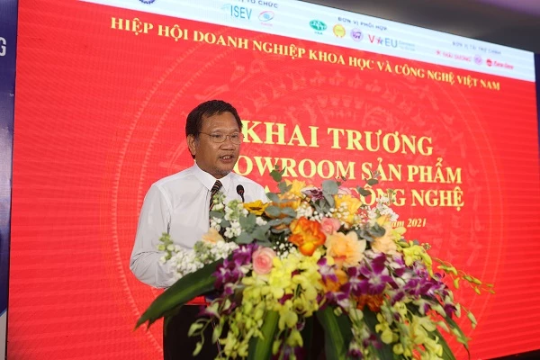 Chủ tịch Hiệp hội Doanh nghiệp Khoa học và Công nghệ Việt Nam Hoàng Đức Thảo công bố khai trương Showroom sản phẩm khoa học và công nghệ.
