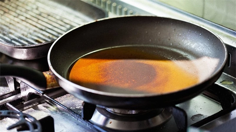 5 thói quen nguy hiểm khi nấu ăn nhiều người mắc phải mà không hay
