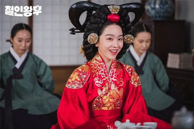 Chết mê 6 Hoàng hậu đẹp khó cưỡng ở phim Hàn: Anh hậu Shin Hye Sun lầy muốn xỉu, số 4 xứng danh huyền thoại - Ảnh 2.