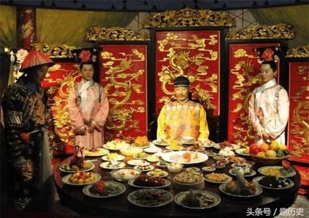Toàn ăn sơn hào hải vị nhưng Hoàng đế Trung Hoa không ai béo phì, bí quyết nằm ở 3 điều - Ảnh 1.