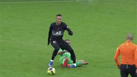 Neymar dính chấn thương kinh hoàng ở trận PSG thắng Saint-Etienne