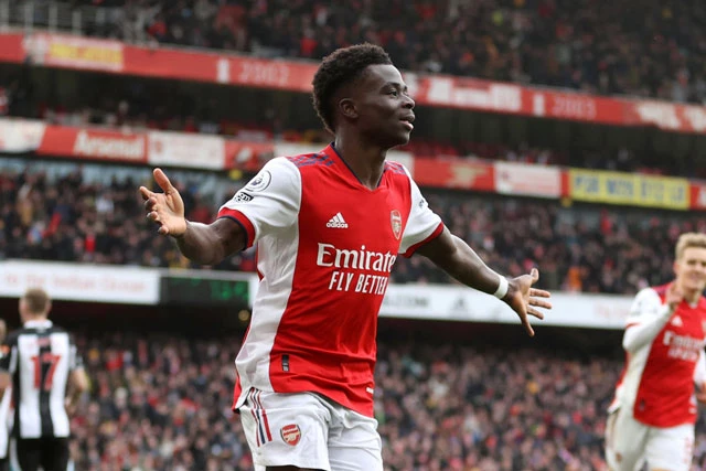 Tiền vệ phải: Bukayo Saka (Arsenal).