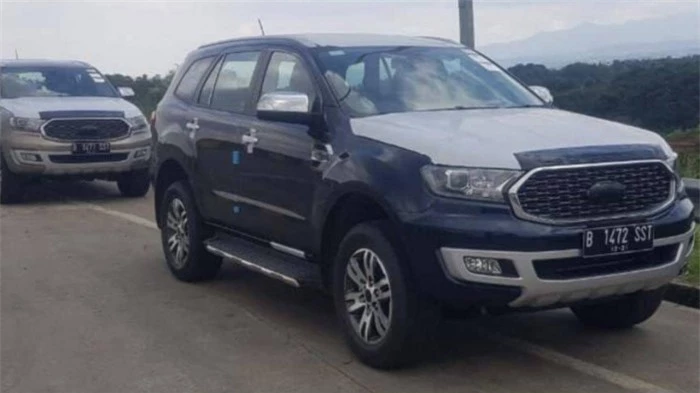 Ford Everest 2022 không nguỵ trang lộ diện trên đường chạy thử 1