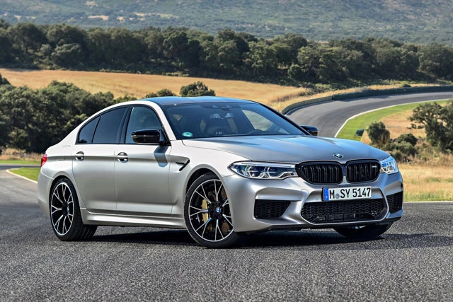 =2. BMW M5 Competition 2018 (vận tốc tối đa: 304 km/h).