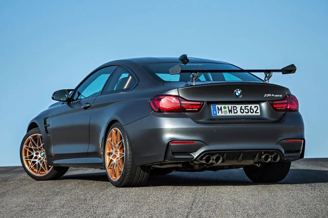 5. BMW M4 GTS 2016 (vận tốc tối đa: 303 km/h).