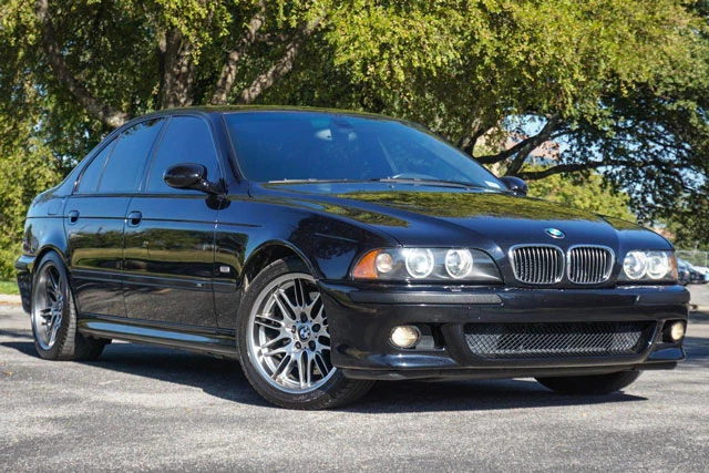 7. BMW M5 2003 (vận tốc tối đa: 299 km/h).