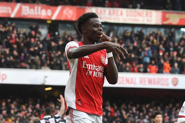 Tiền vệ phải: Bukayo Saka (Arsenal).