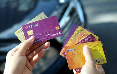 Khách hàng vẫn có thể sử dụng thẻ từ ATM để thực hiện giao dịch sau ngày 31/12.