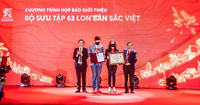 Bộ sưu tập _Bản sắc Việt_ được ghi nhận kỷ lục Việt Nam ““Bản Sắc Việt”- Bộ sựu tập 63 lon bia với hình ảnh đặc trưng của 63 tỉnh thành đầu tiên tại Việt Nam”