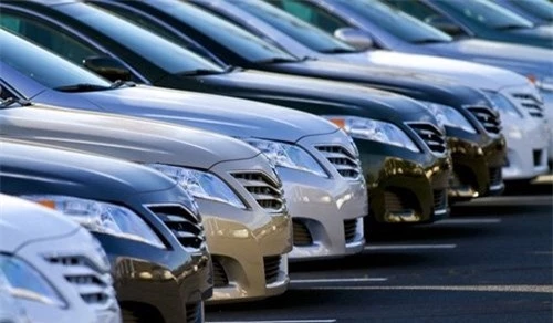 Gần 12.000 ô tô đăng ký trong ngày đầu giảm 50% phí trước bạ - Ảnh 2.