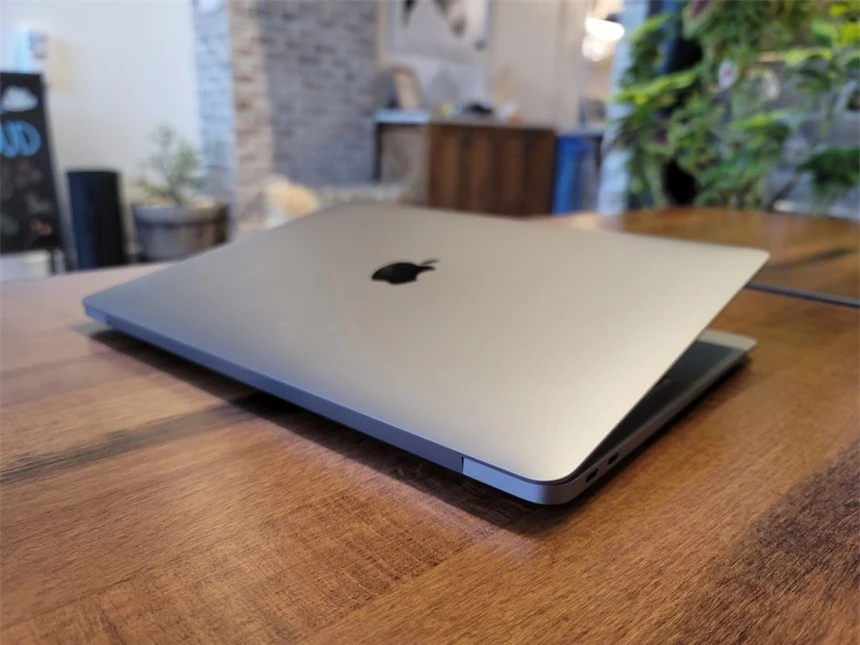 Dong MacBook M1 giup Apple thang lon tai Viet Nam anh 2