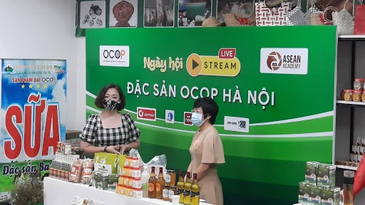 Hà Nội thúc đẩy bán hàng nông sản bằng hình thức online và livestream.