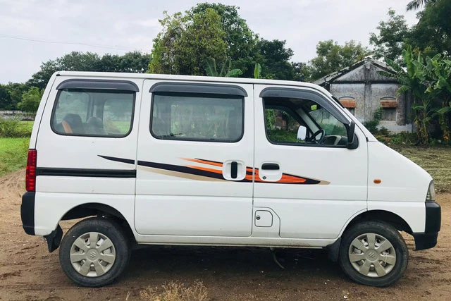 8. Maruti Suzuki Eeco (doanh số: 77.624 chiếc).