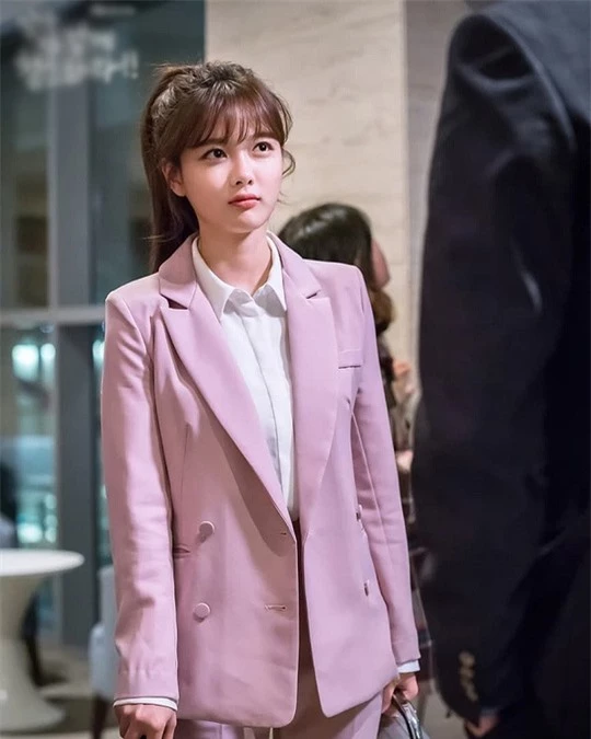 4 kiểu áo blazer đẹp, dễ phối đồ trong phim Hàn - Ảnh 3.