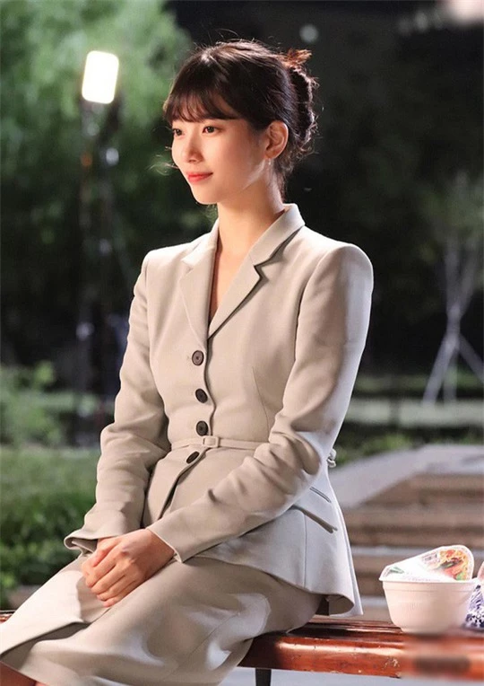 4 kiểu áo blazer đẹp, dễ phối đồ trong phim Hàn - Ảnh 8.