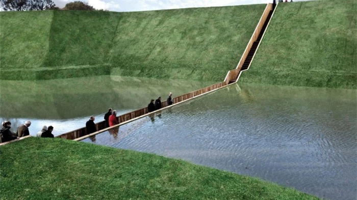 Cây cầu đặc biệt ở Hà Lan giúp du khách thỏa mong ước đi bộ trên mặt nước 3