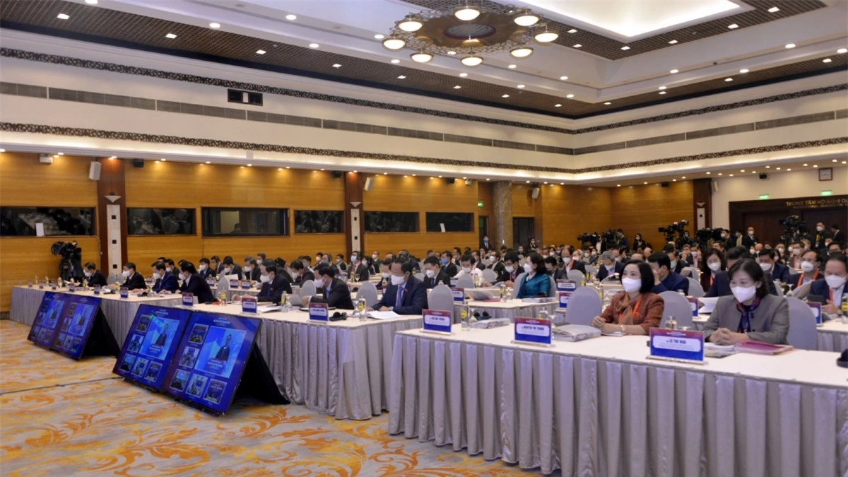 Các đại biểu tham dự trực tiếpDiễn đànKinh tế Việt Nam năm 2021.
