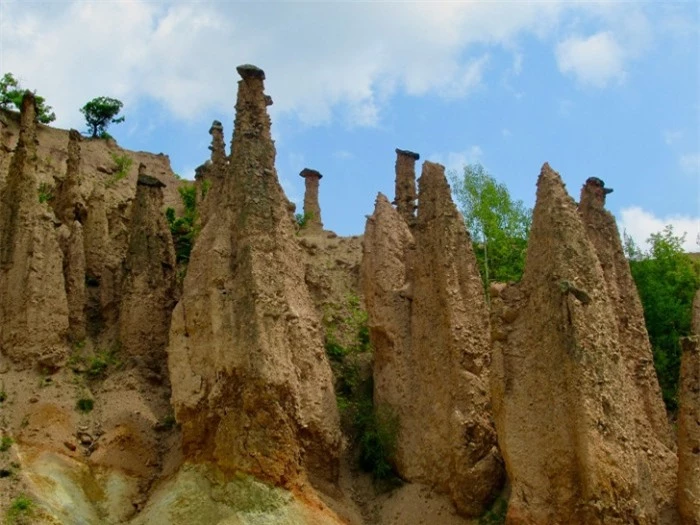 Khám phá những thành đá có kết cấu kì lạ ở Serbia 1