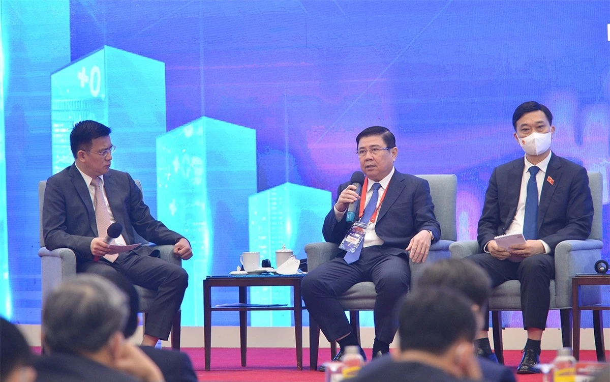 Ông Nguyễn Thành Phong – Phó TrưởngBan Kinh tế Trung ương phát biểu tại Tọa đàm