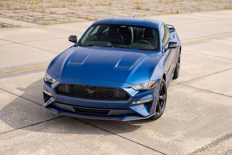 3. Ford Mustang (giá khởi điểm: 27.205 USD).