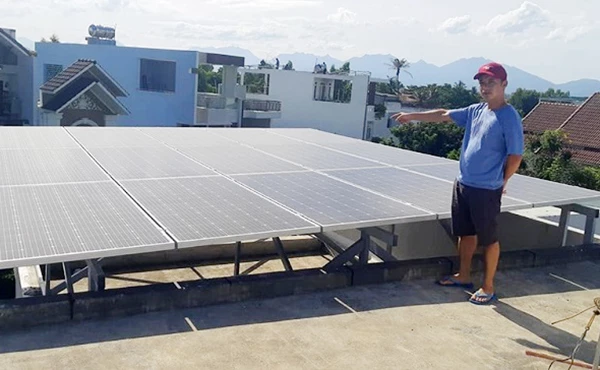 Hệ thống điện mặt trời mái nhà lắp đặt tại một hộ dân trên địa bàn quận Thanh Khê (Đà Nẵng)
