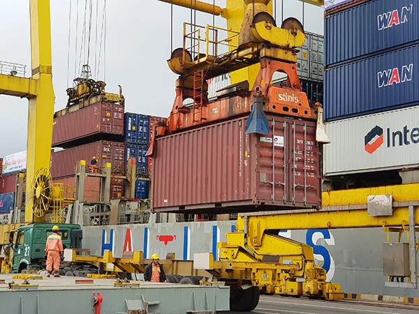 Lượng hàng container thông qua cảng biển Đà Nẵng 11 tháng năm 2021 tăng 12,09% so với cùng kỳ năm 2020