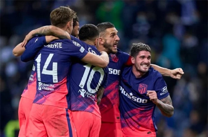 Atletico lách qua cửa hẹp để vào vòng 1/8