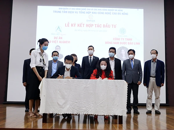 Ký kết đầu tư giữa Công ty TNHH Đông Nam Dược Bảo Linh với Dự án Tảo Việt AlgaeVi 