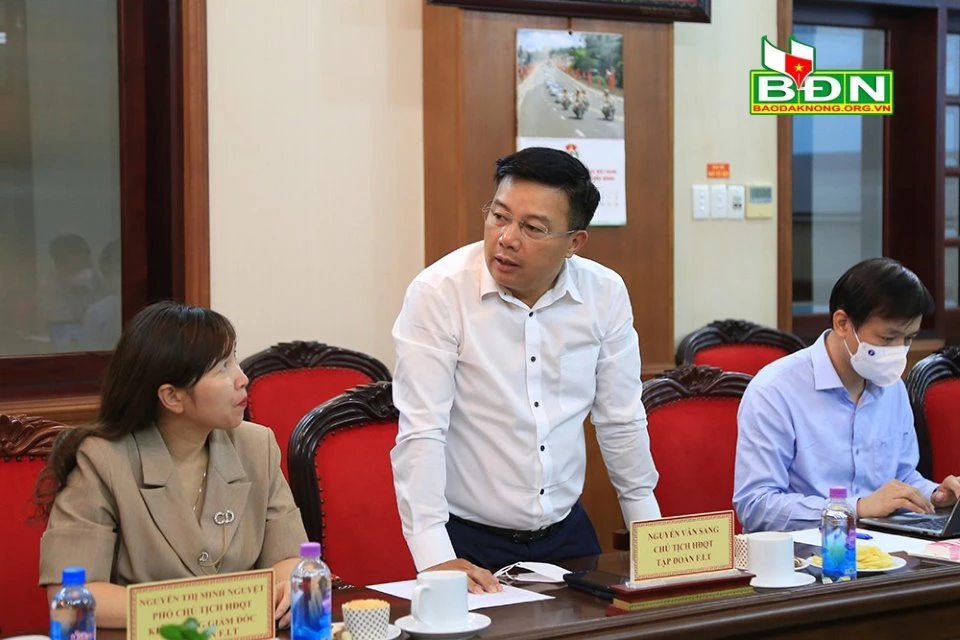 Ông Nguyễn Văn Sang, Chủ tịch Tập đoàn F.I.T phát biểu tại buổi làm việc. (Ảnh: baodaknong.org.vn)
