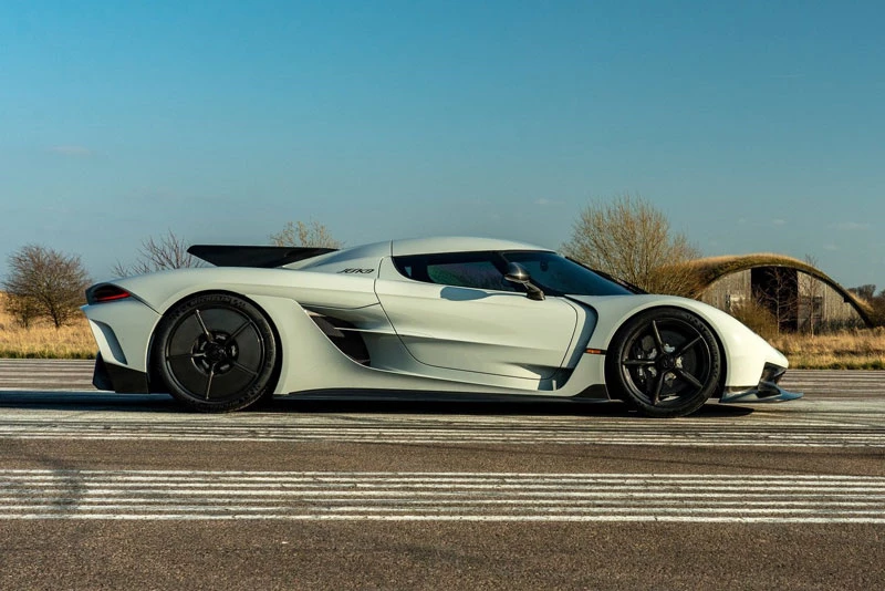 8. Koenigsegg Jesko Absolut (công suất tối đa: 1.262 mã lực).