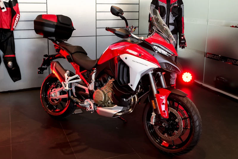 Ducati Multistrada V4 2022.