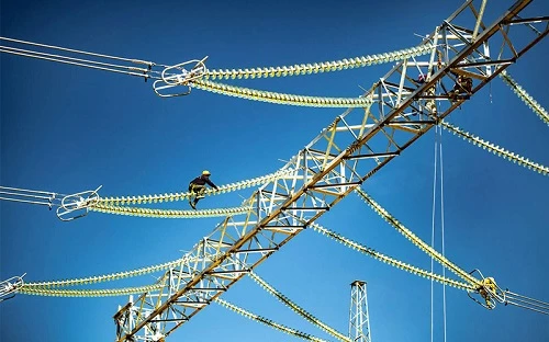 Để tư nhân làm hạ tầng truyền tải điện là một trong những giải pháp giảm tải lưới điện hiện nay.