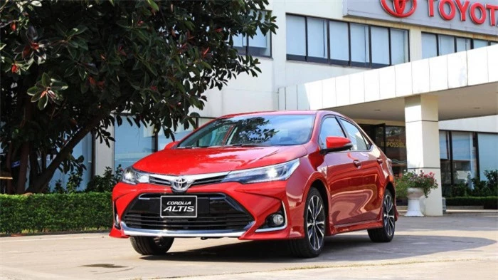 giá lăn bánh toyota corolla altis sau khi hưởng ưu đãi kép