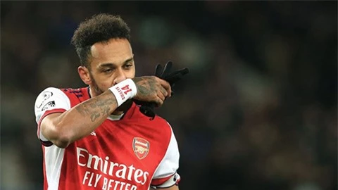 Aubameyang bị Arsenal tước băng đội trưởng, Lacazette có thể lên thay