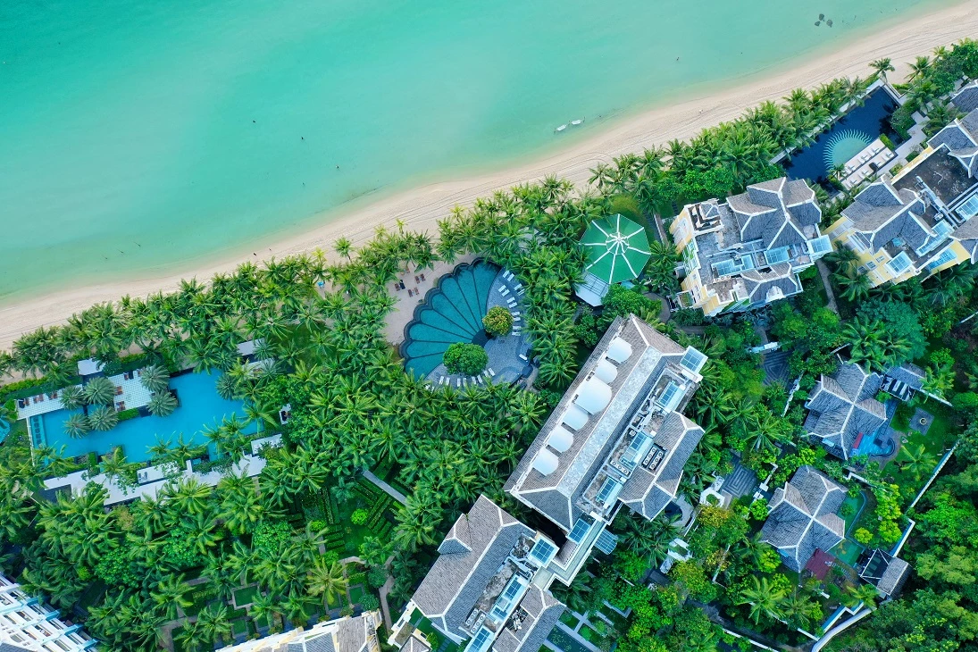 Khu nghỉ dưỡng JW Marriott Phu Quoc Emerald Bay với bể bơi con sò độc đáo.