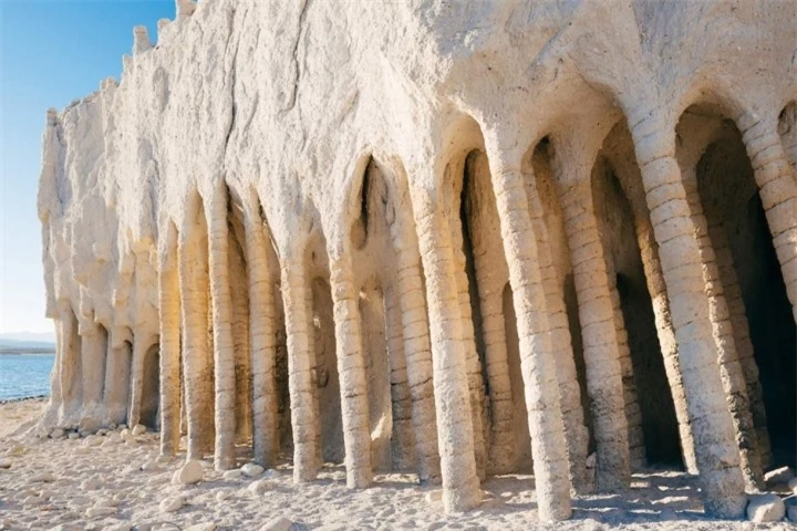 ‘Ngôi đền’ ngàn cột được ‘nhào nặn’ từ cơn đại hồng thủy 760 ngàn năm trước - 3