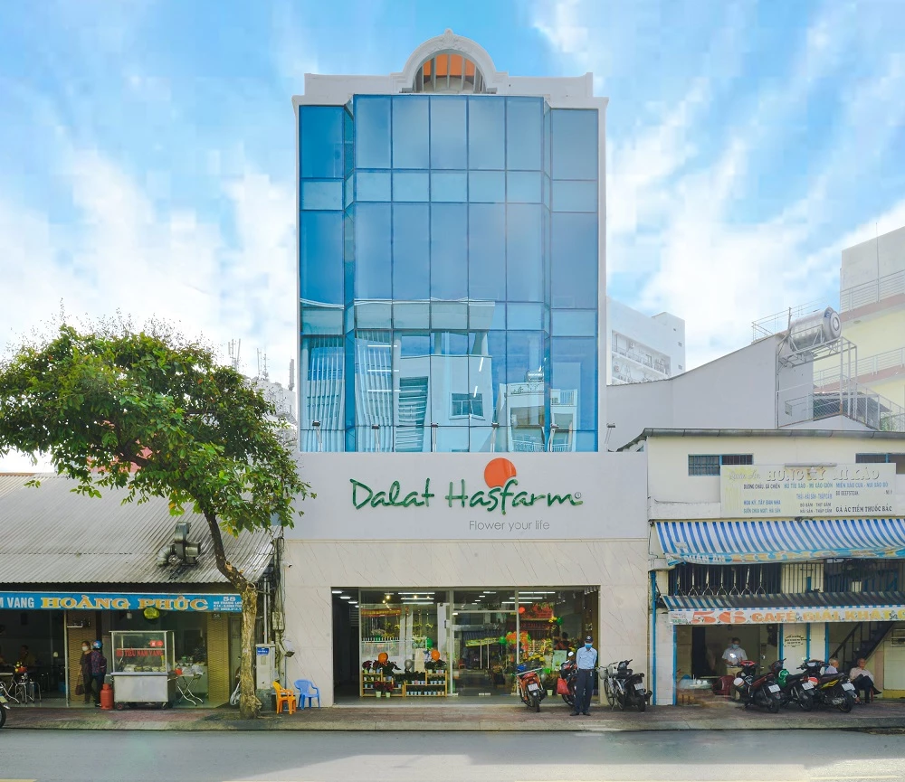 cửa hàng hoa tươi mới của công ty, tọa lạc tại 56 Nơ Trang Long, quận Bình Thạnh (TP Hồ Chí Minh)