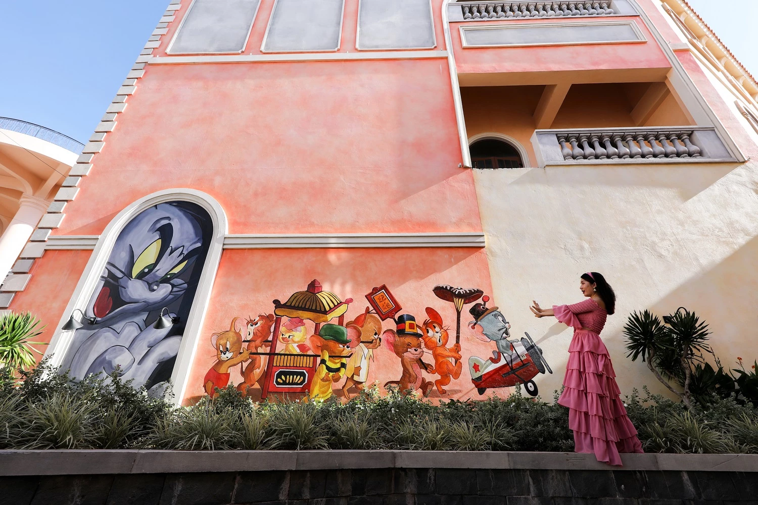 Sự sáng tạo không giới hạn của các bức tranh tường tại “thị trấn Địa Trung Hải” là cảm hứng mới cho du khách đến với đảo Ngọc.
