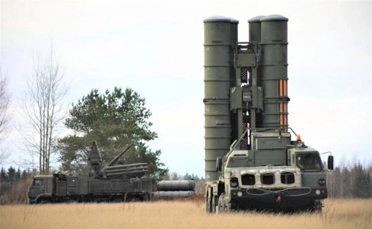 Hệ thống tên lửa phòng không S-400 "Triumph". Nguồn: topwar.ru