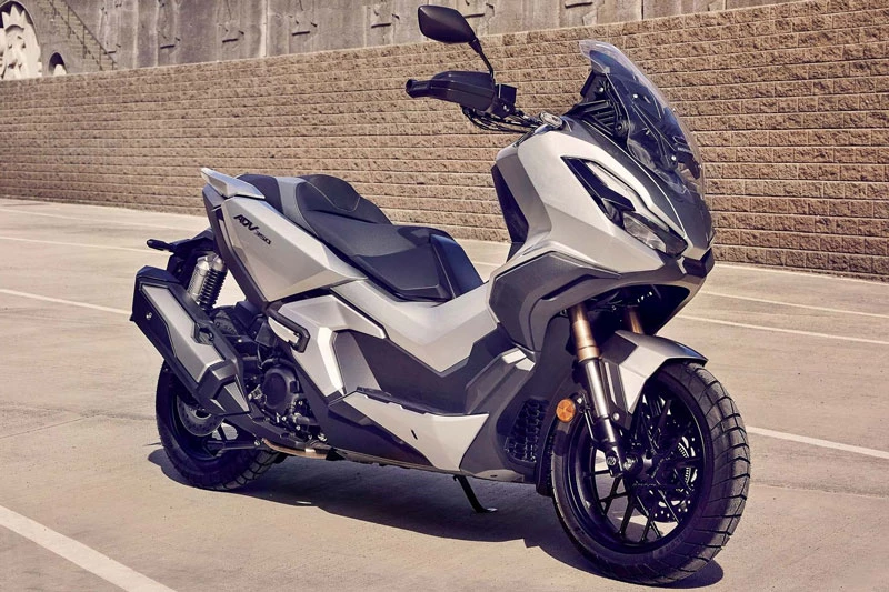 1. Honda X-ADV 350 2022.