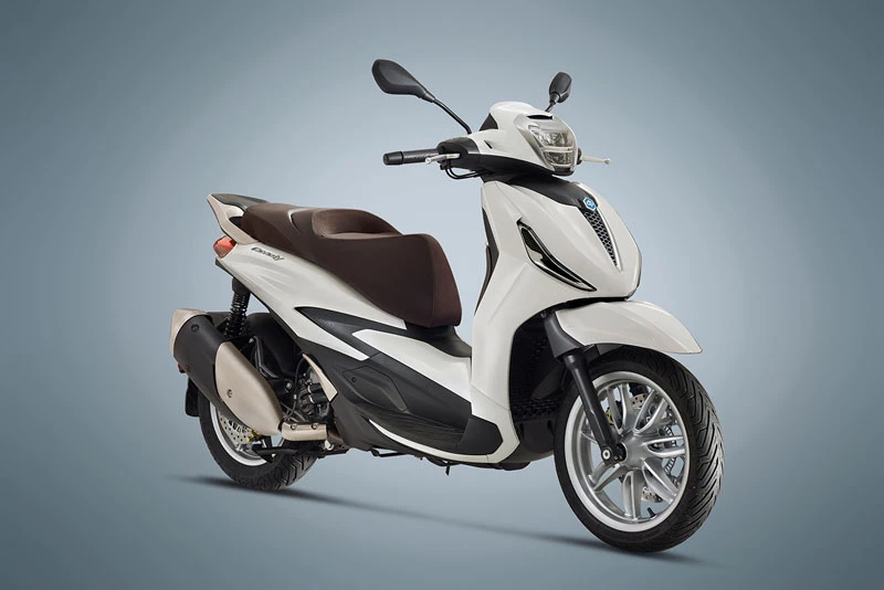 10. Piaggio Beverly 300 HPE 2022.