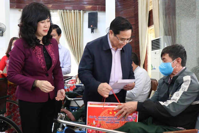 Thủ tướng Chính phủ đã có tờ trình Chủ tịch nước về việc tặng quà cho một số đối tượng có công với cách mạng nhân dịp tết Nguyên đán Nhâm Dần.