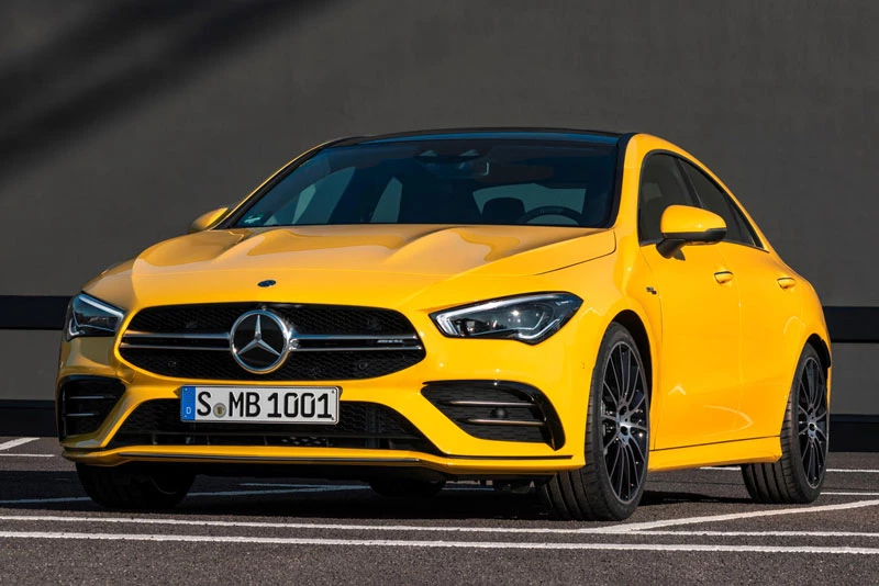 =9. Mercedes-AMG CLA 35 (giá khởi điểm: 48.950 USD, thời gian tăng tốc từ 0-96 km/h: 4,8 giây).