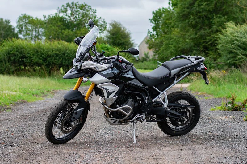 10. Triumph Tiger 900 Rally Pro 2022 (giá 17.350 USD).