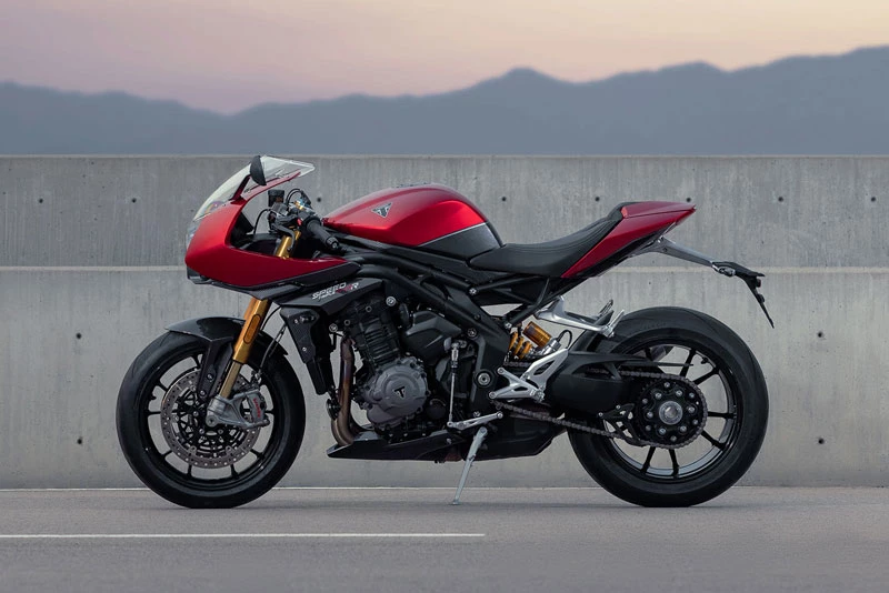 3. Triumph Speed Triple 1200 RR 2022 (giá 9.295 USD).