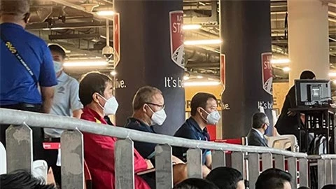 HLV Park Hang Seo ghi chép tỷ mỉ trận Thái Lan vs Singapore