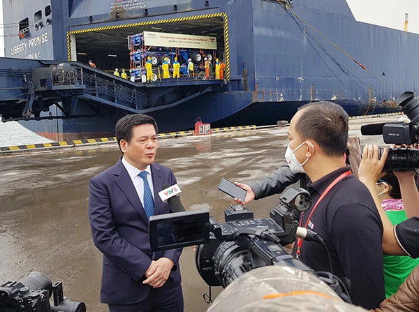 Bộ trưởng Bộ Công Thương Nguyễn Hồng Diên trả lời phỏng vấn báo chí nhân sự kiện THACO làm lễ xuất khẩu sơmi rơmoóc sang thị trường Hoa Kỳ