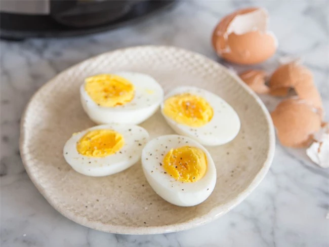 Những lợi ích tuyệt vời này có thể khiến bạn muốn ăn trứng mỗi ngày - Ảnh 3.