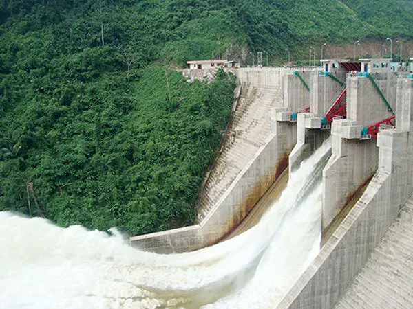 Các thủy điện ở thượng nguồn Quảng Nam xả bớt nước về hạ du sông Vu Gia (sông Yên - TP Đà Nẵng) để đảm bảo mực nước các hồ không lớn hơn cao trình mực nước dâng bình thường